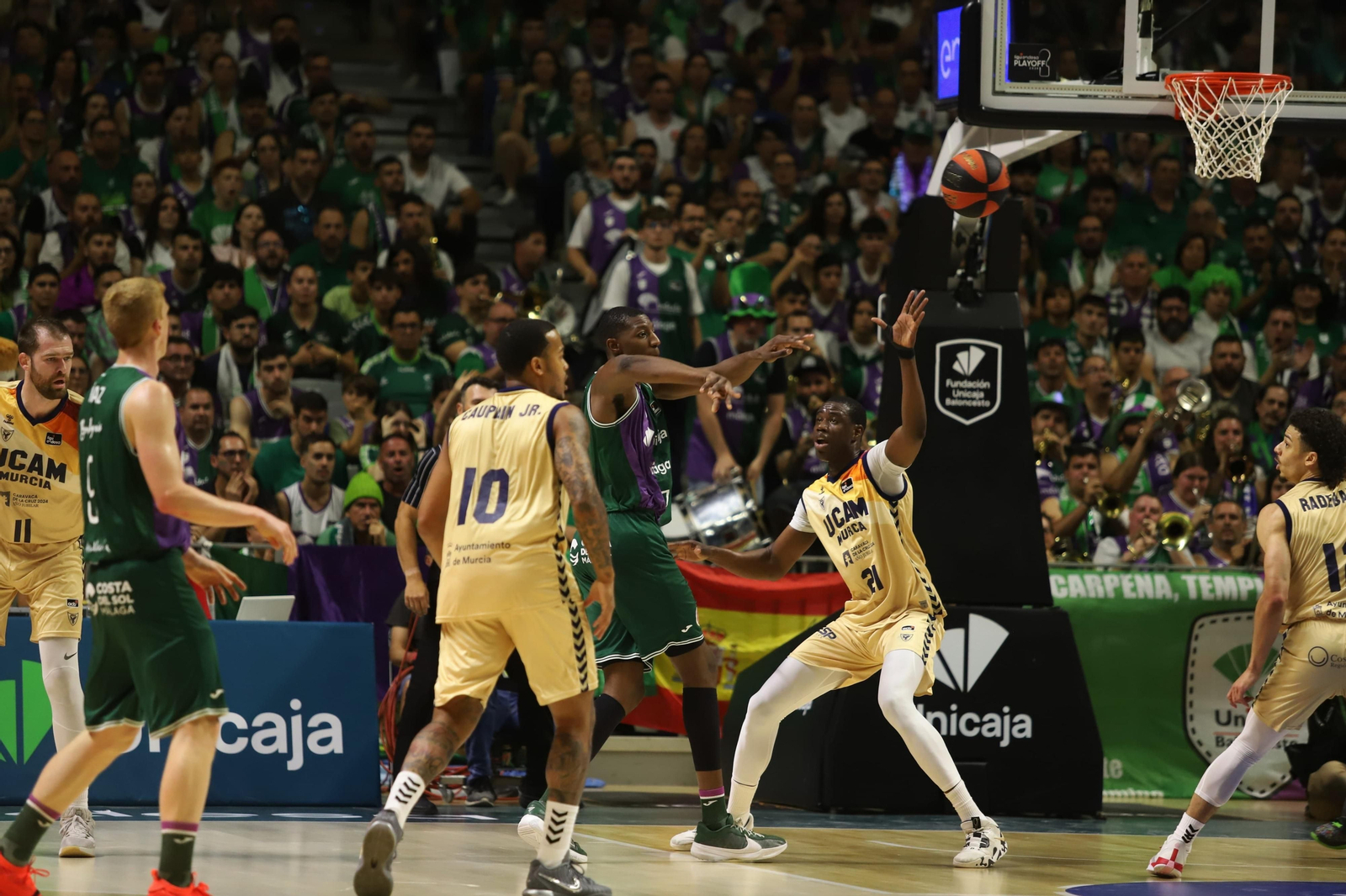 El quinto partido entre el Unicaja y el UCAM Murcia, en imágenes
