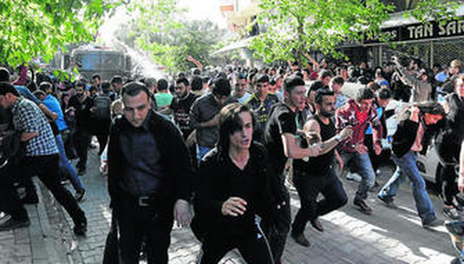 La propietaria de la mina turca declina toda responsabilidad en la muerte de 300 personas