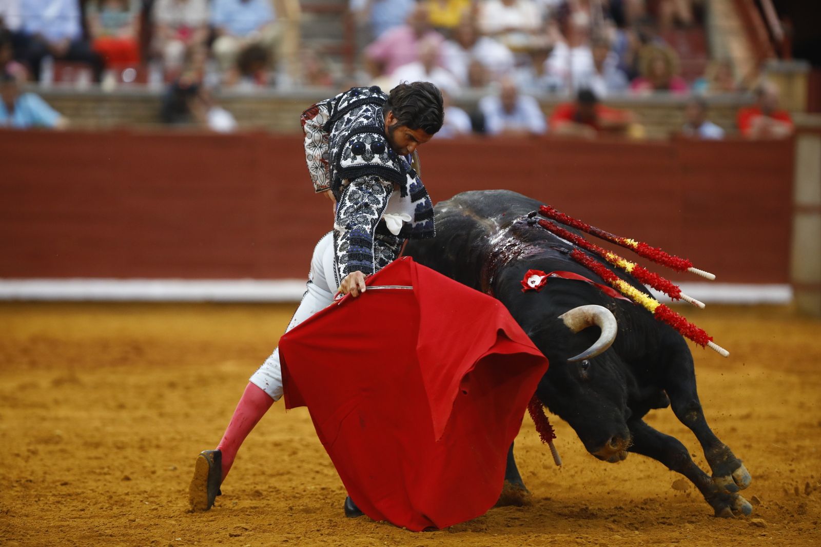 La corrida mixta de Diego Ventura, Morante de la Puebla y Pablo Aguado en Córdoba, en imágenes