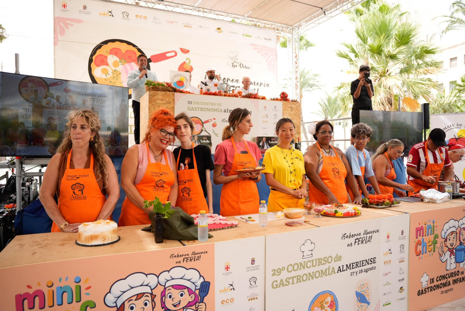La Cofradía del Tomate y la semifinal del concurso gastronómico de la Feria de Almería, en imágenes