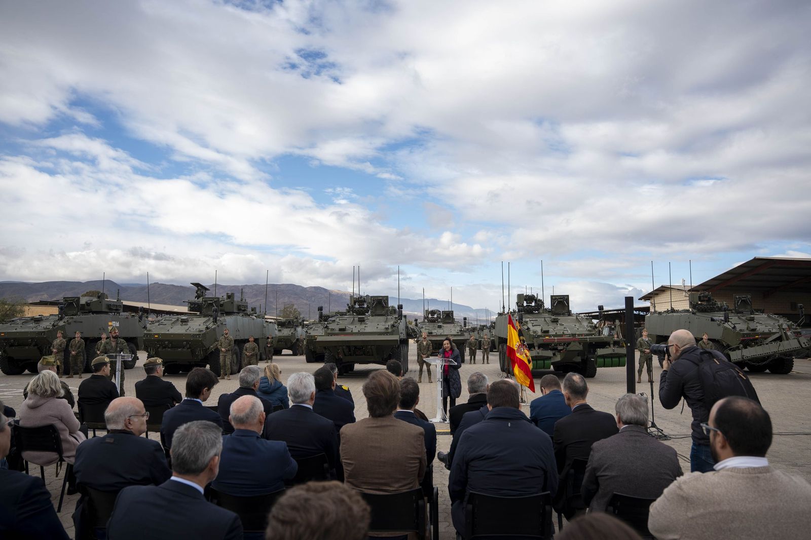 Margarita Robles entrega en Viator los primeros vehículos 8x8 ‘Dragón’ al Ejército de Tierra