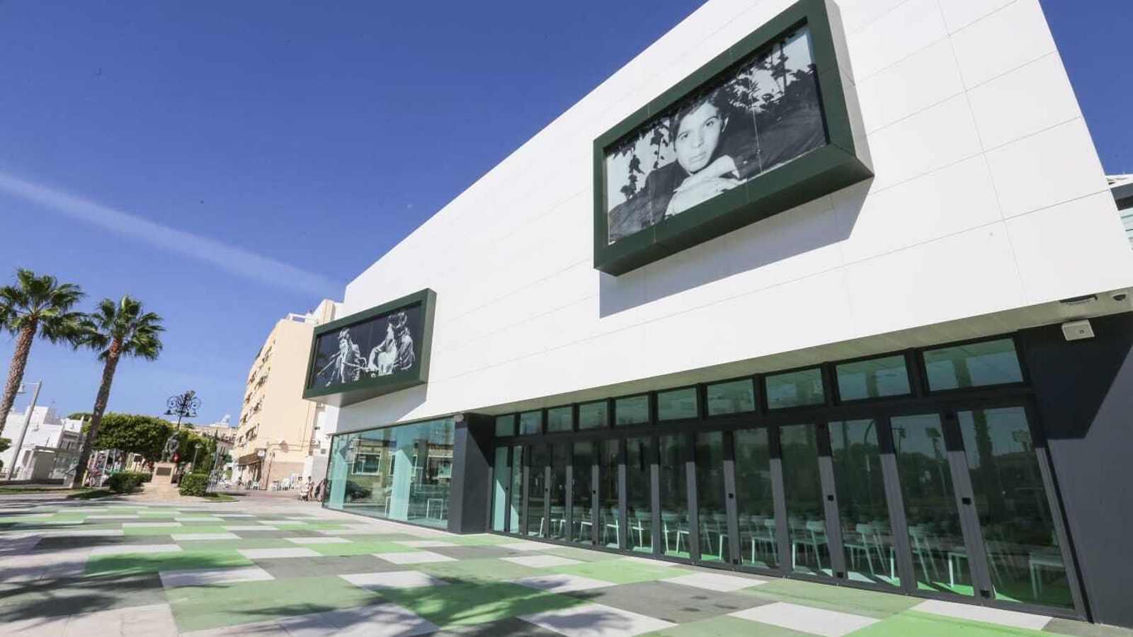 El centro de interpretación Camarón, en el entorno mejorado de la Plaza Juan Vargas.