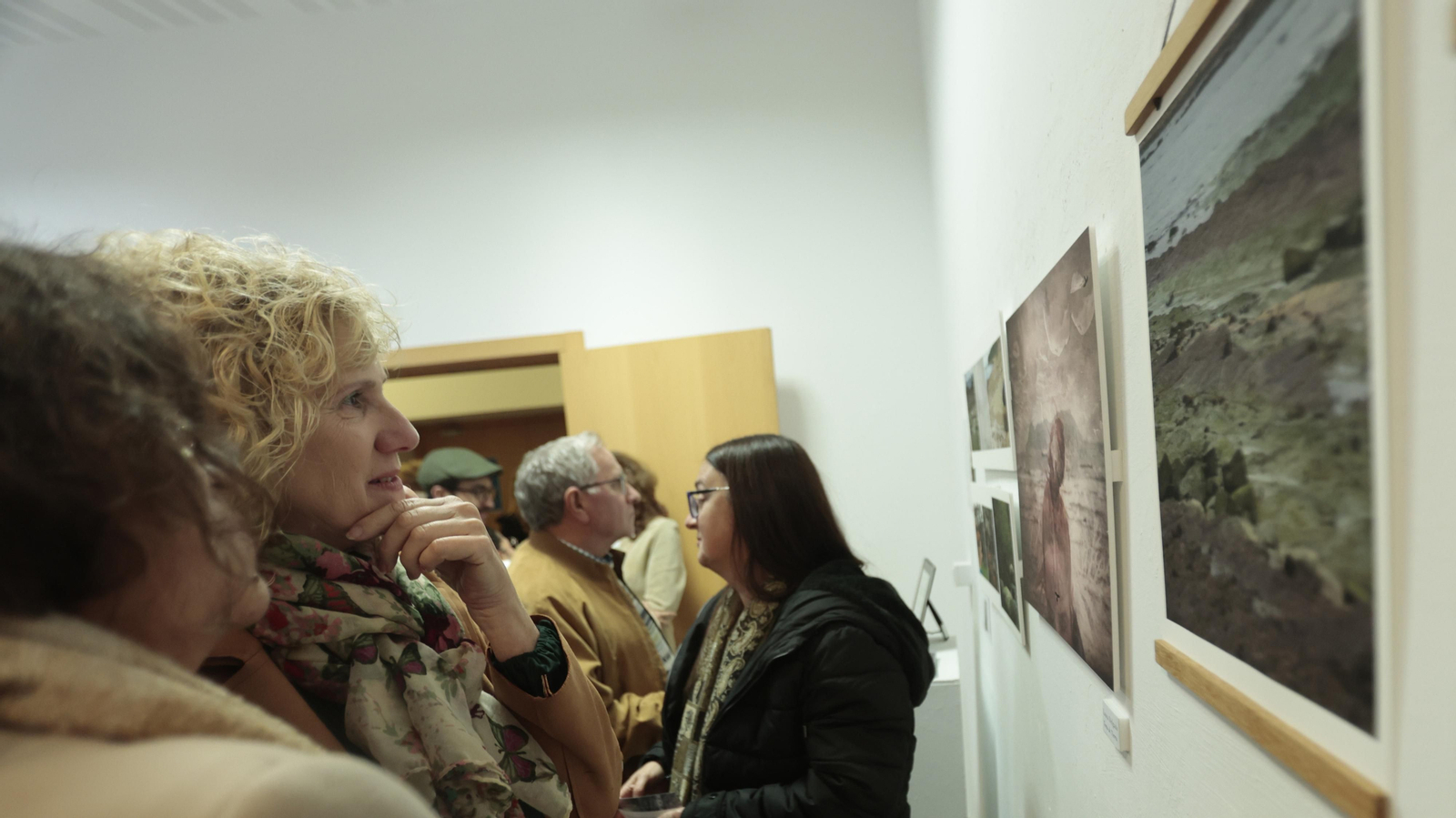 Inauguración exposición fotográfica colectiva "Diferente"