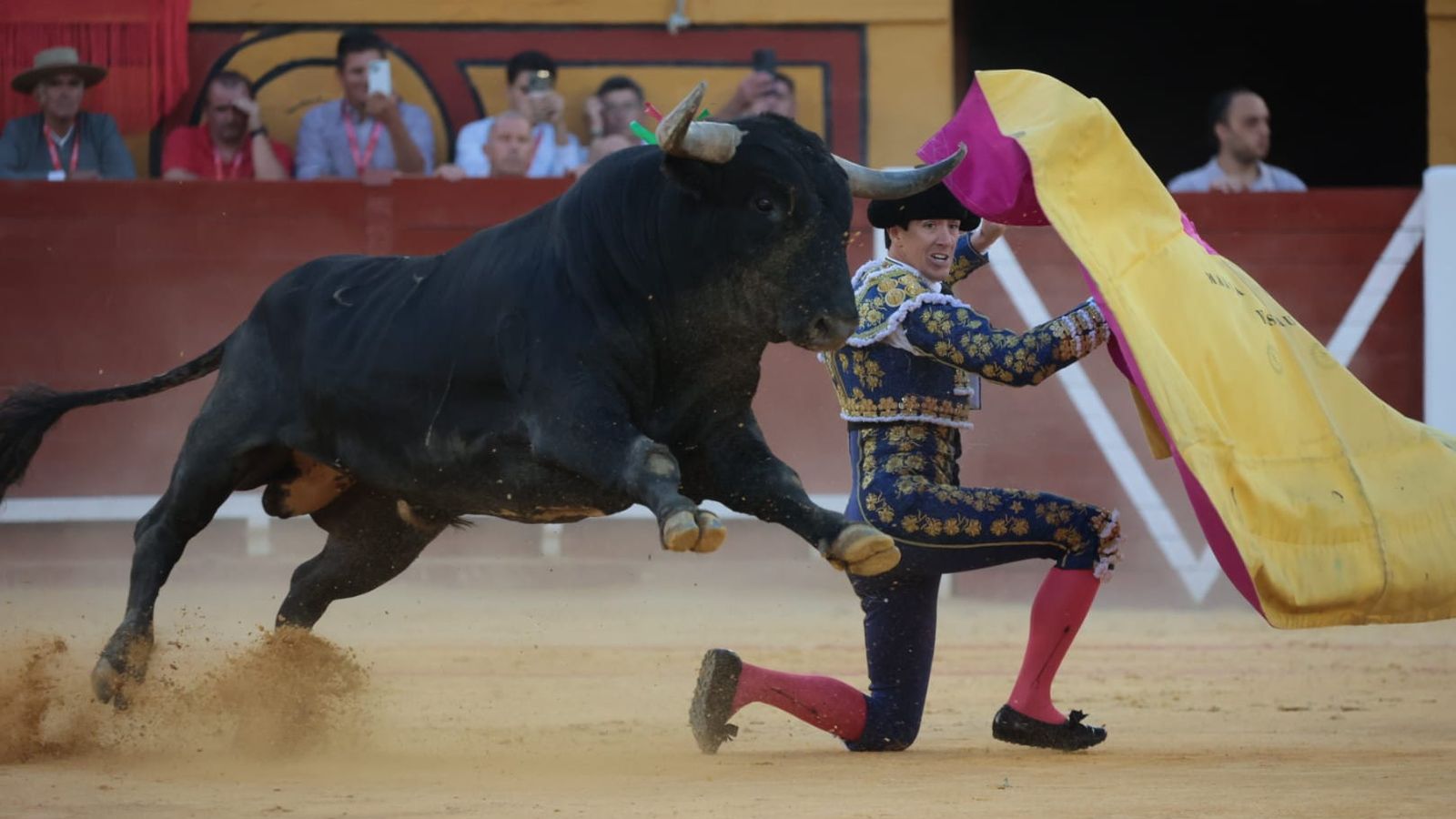 Esaú Fernández tras recibir a porta gayola al segundo Miura de su lote.
