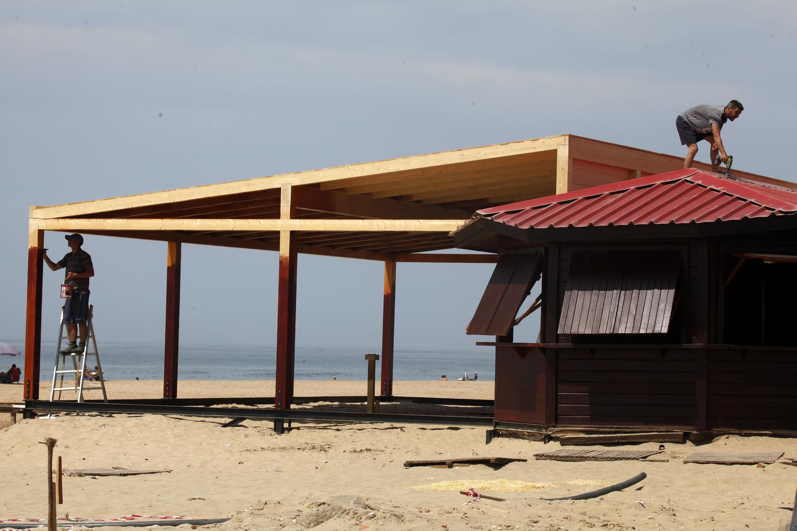 Las imágenes de la recuperación de la playa de La Antilla