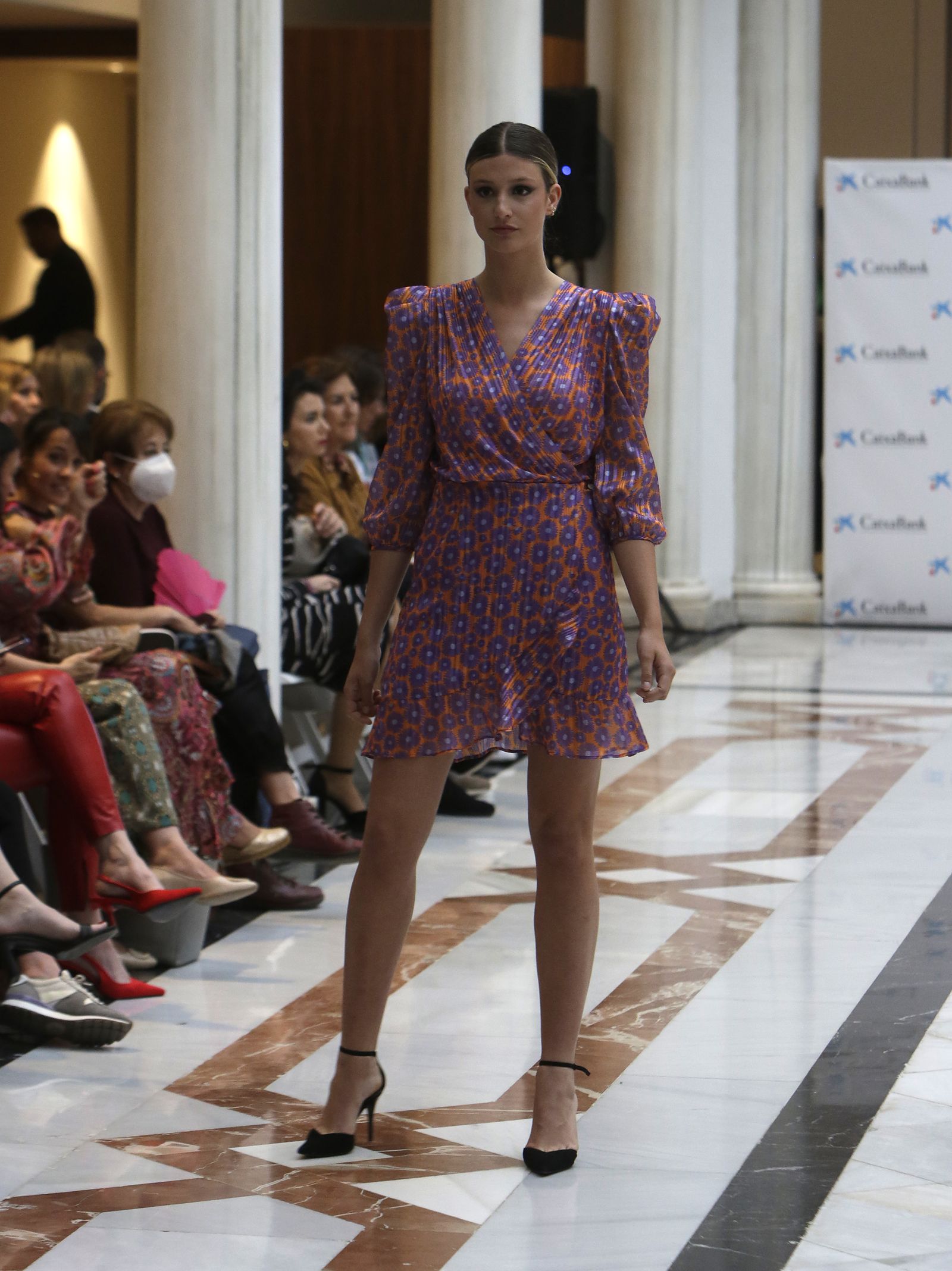 Desfile moda flamenca en las vísperas de la Feria de Abril CaixaBank