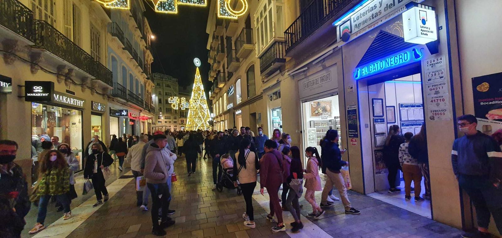 La administración El Gato Negro, en calle Granada.