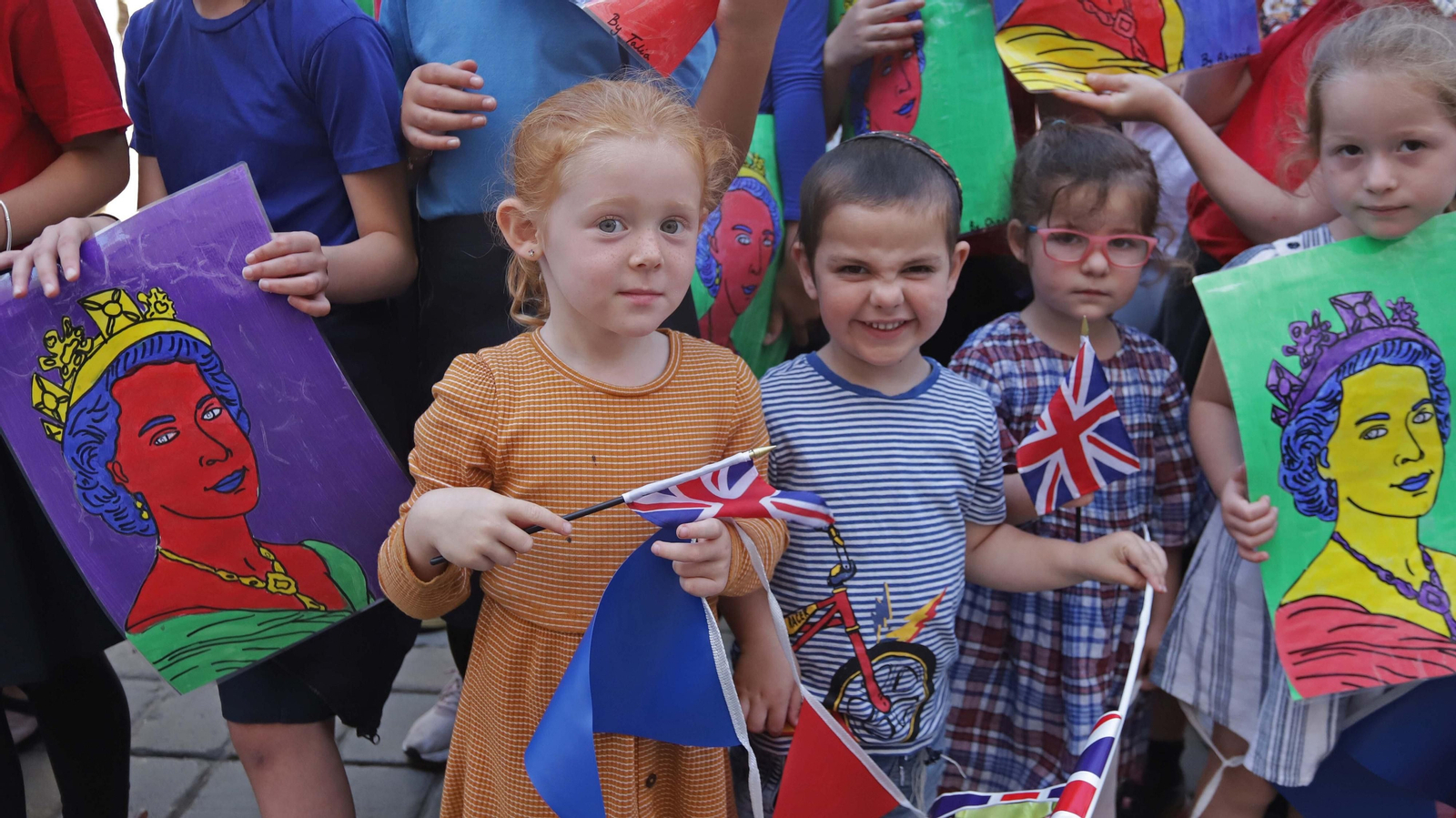 Fotos del paseo de los condes de Wessex por Main Street en Gibraltar