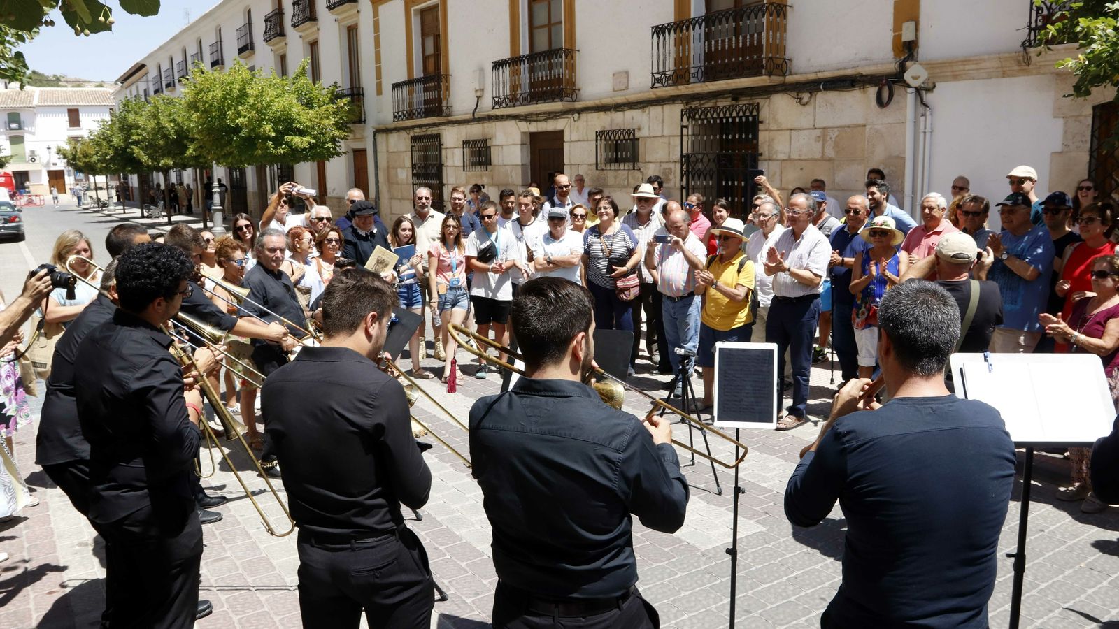 Fueron muchas las personas que se acercaron para conocer la historia del pueblo.