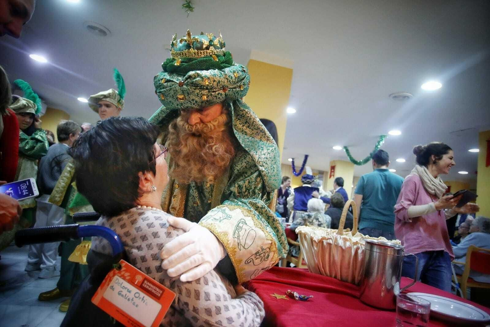Los Reyes Magos visitan a los abuelos de Cádiz