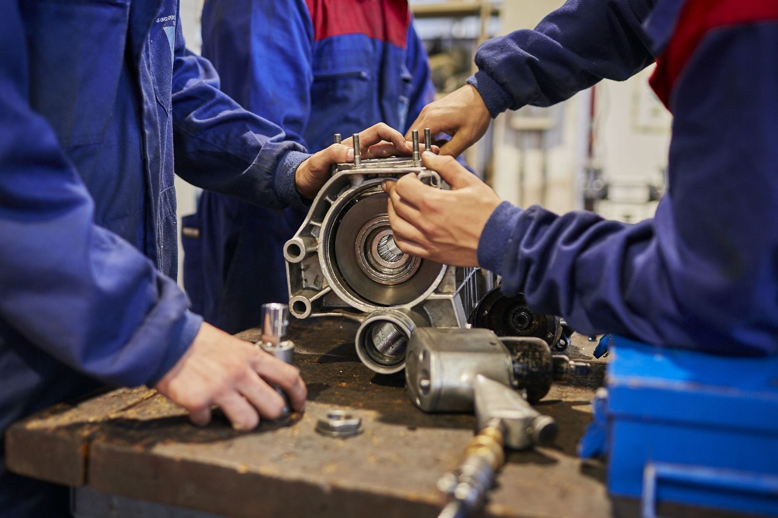 Alumnos en una clase de FP.