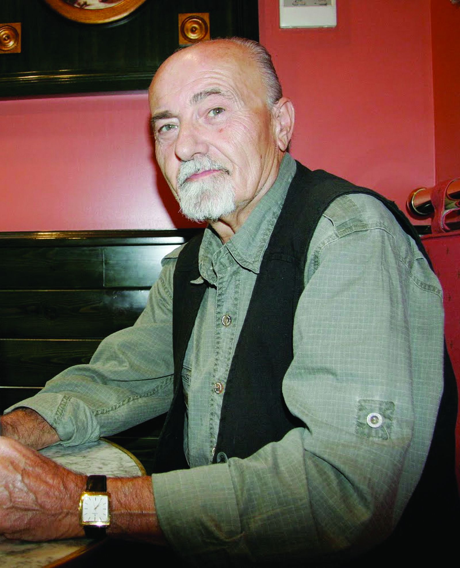 El poeta Julio Rivera Cross.