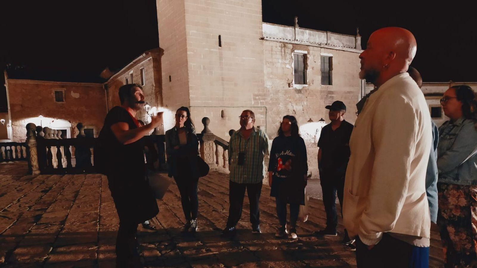 Momento durante una de las rutas nocturas de Jerez Oculto y Misterioso
