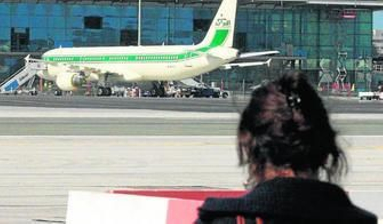El avión, estacionado ayer en el aeródromo gibraltareño.