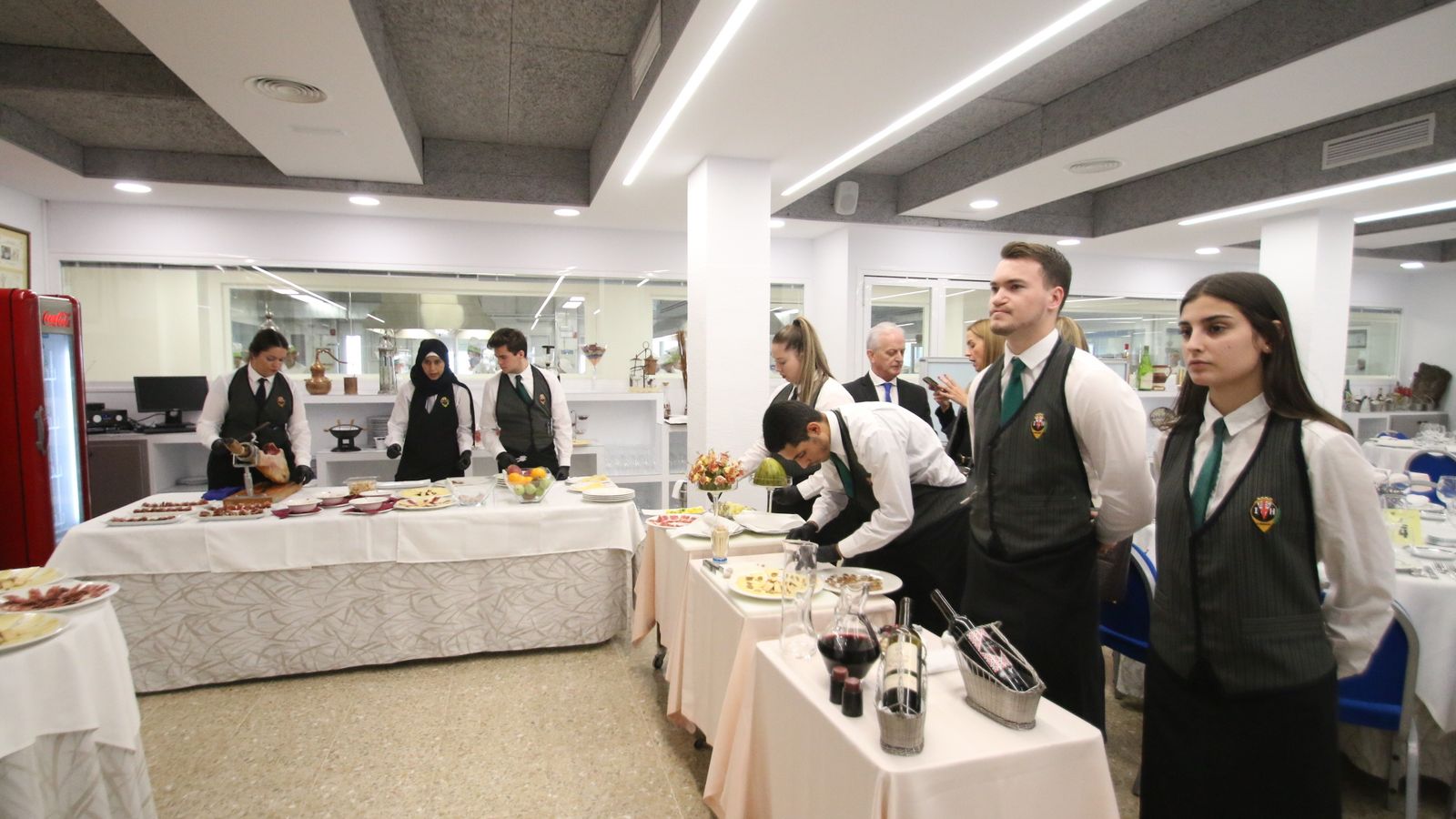 El consejero Javier Imbroda durante su visita al IESAlmeraya.