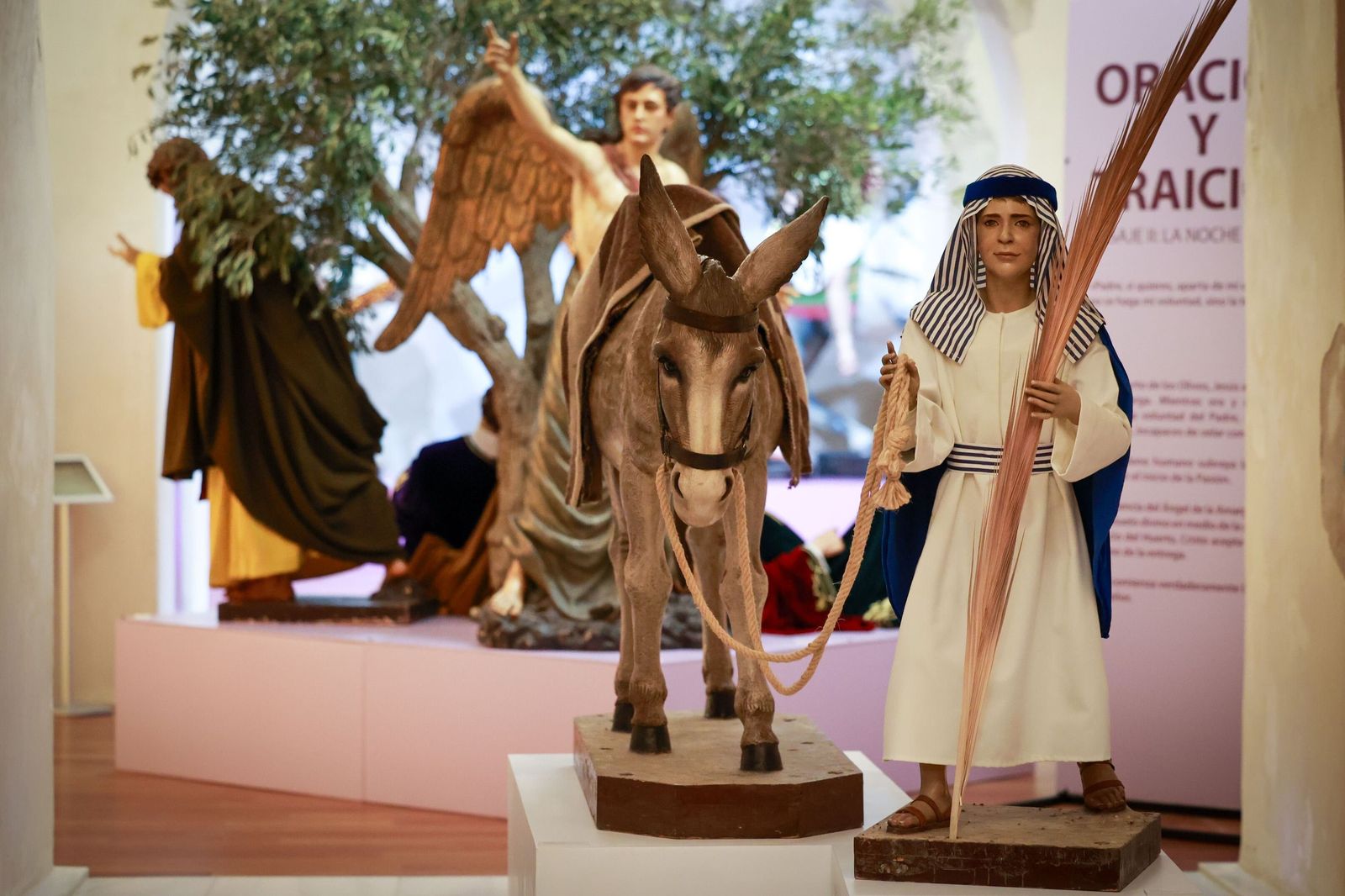 Inaugurada en San Fernando la exposición cofrade Passio Domini: las imágenes