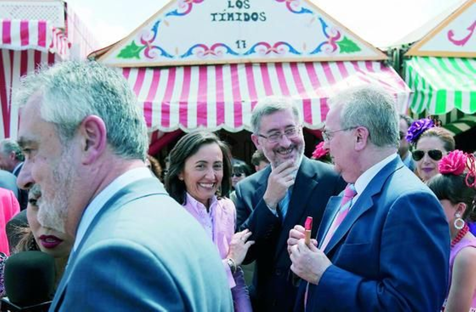 Abril de 2009: Griñán junto a Rosa Aguilar, Antonio Ávila y el imputado por el caso de los ERE Antonio Fernández en la Feria de Abril. / EFE