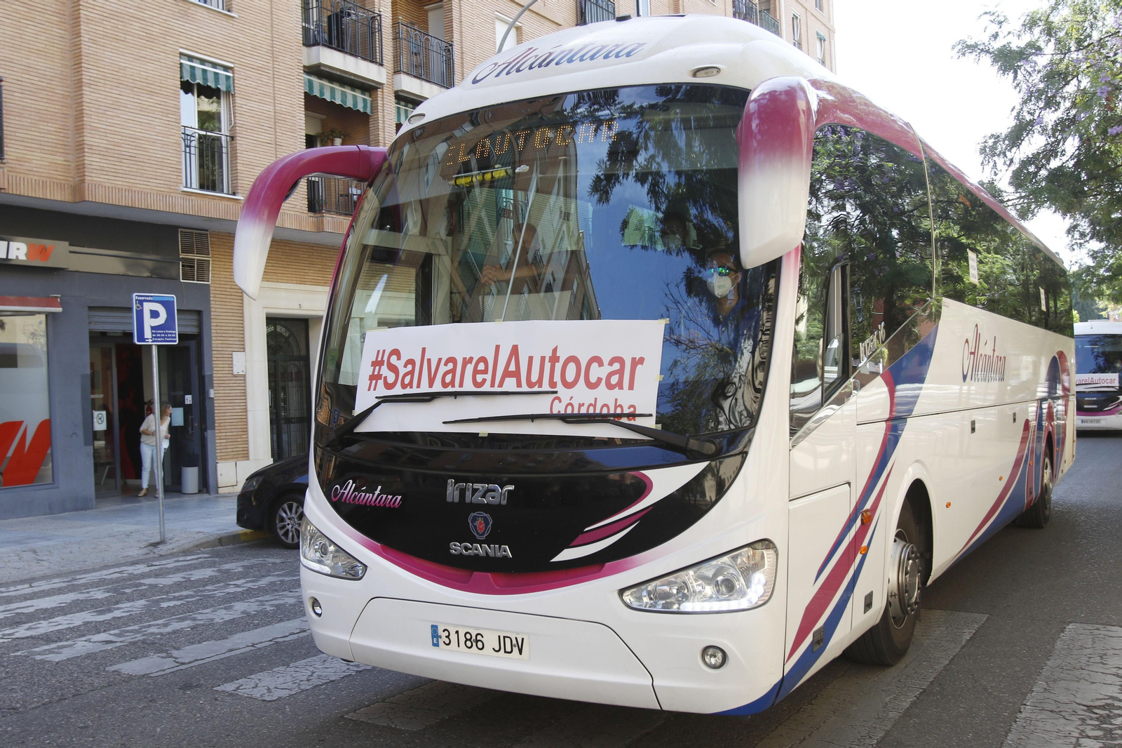 Las fotos de la concentración de los autocares de línea para reclamar ayudas al sector ante la crisis