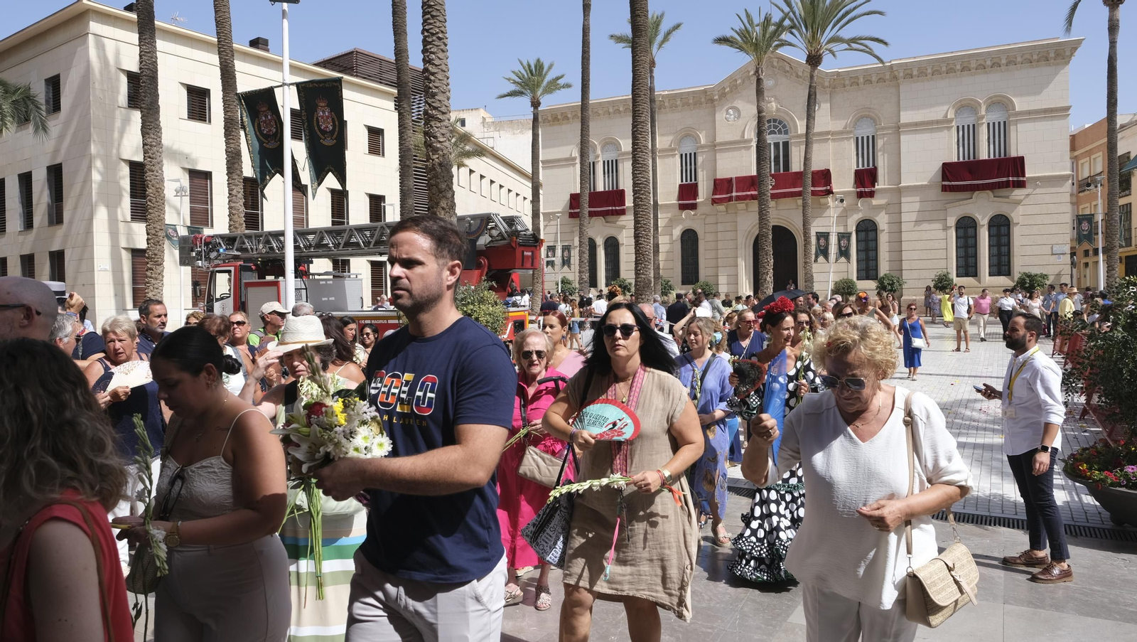 Ofrenda floral a la Virgen del Mar en la Feria de Almería 2024, en imágenes