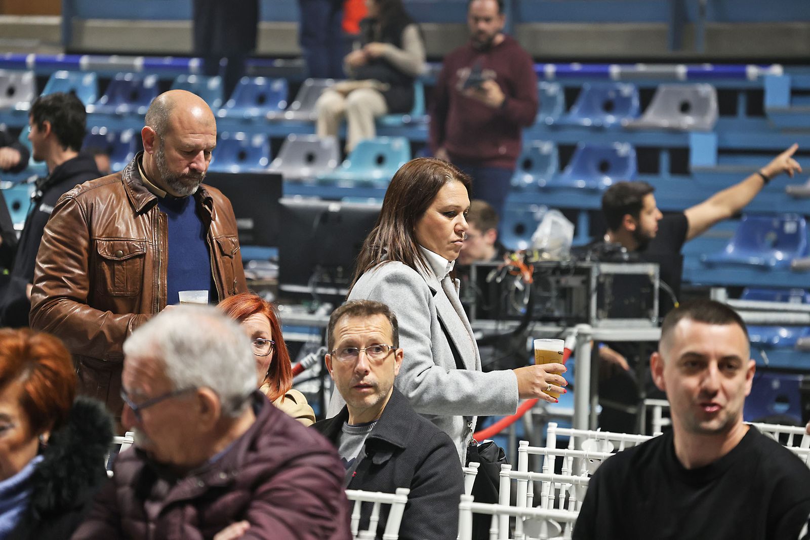 Imágenes del ambiente previo al concierto de Manolo García
