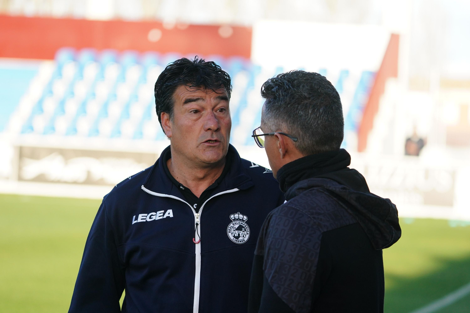 Rafa Escobar y Dani Ponz conversan antes del partido