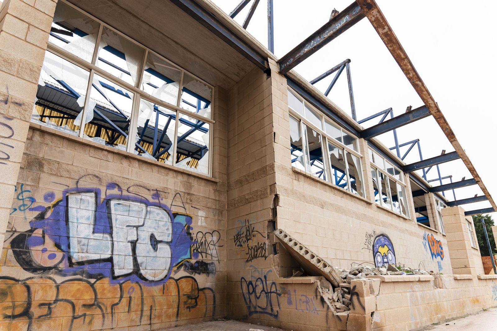 Las pistas deportivas y piscina de Costacabana, en imágenes