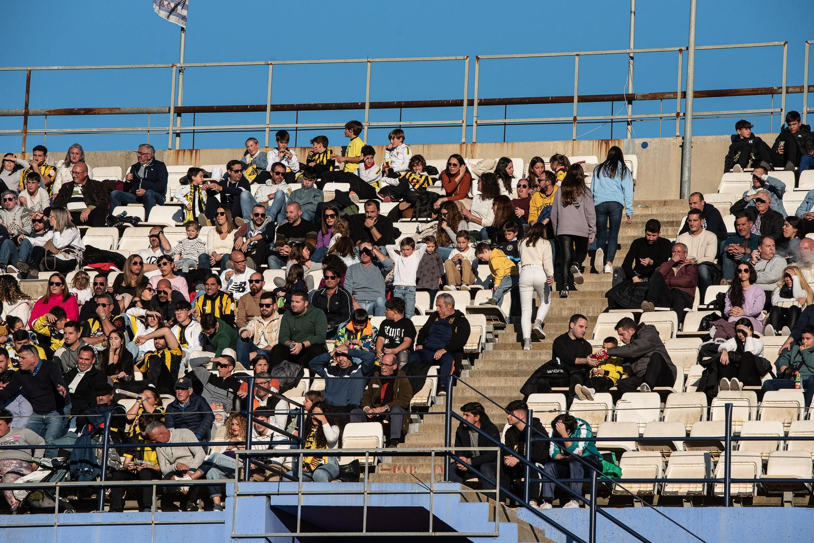 Imágenes de la afición en el Recreativo - San Roque