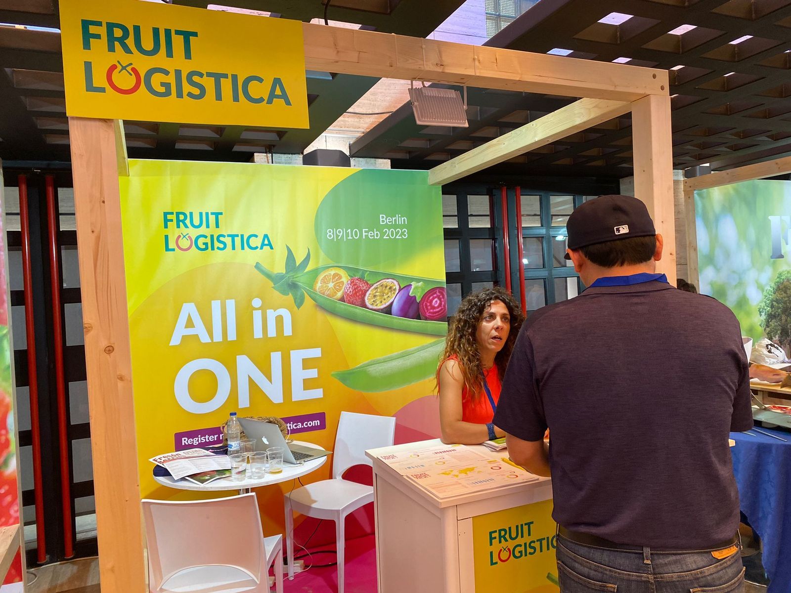 Más de medio centenar de empresas participan en el Congreso de Frutos Rojos