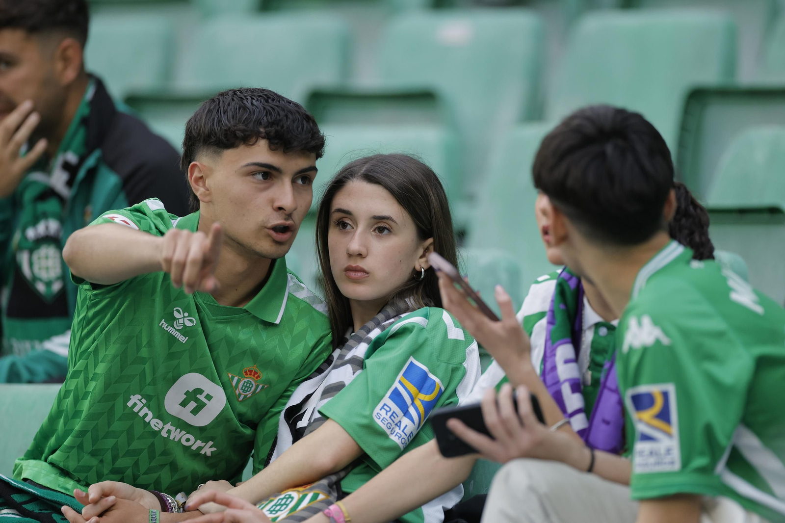 Búscate en las fotos del Betis - Jagiellonia