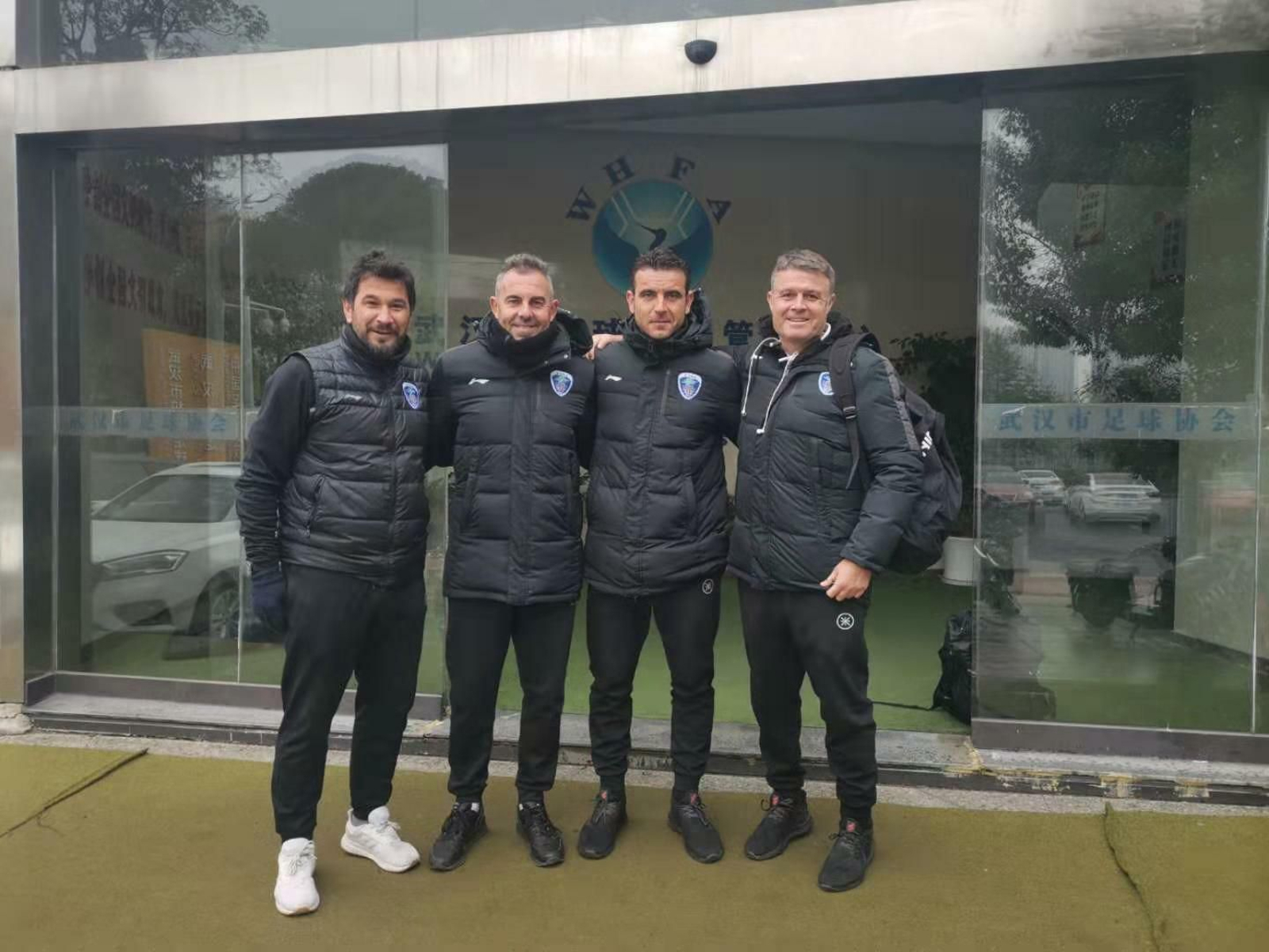 Los cuatro sevillanos de Wuhan: Manuel Vela, José Antonio Maldonado, Antonio Sevillano y Pedro Morilla.