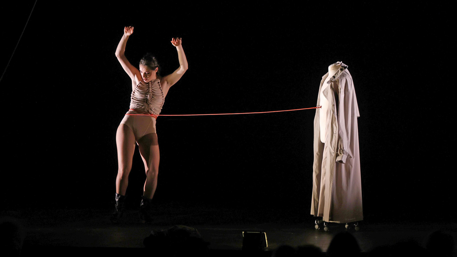 Sara Jiménez con 'Ave de Plata' en los Museos de la Atalaya