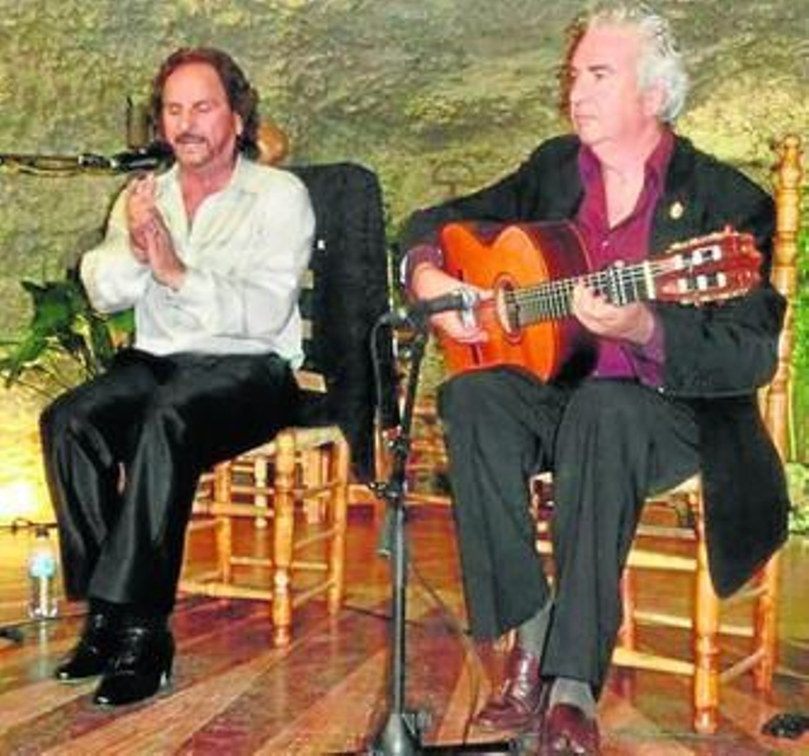 Luis El Polaco acompañado de Paco Cortés en la Peña El Morato.