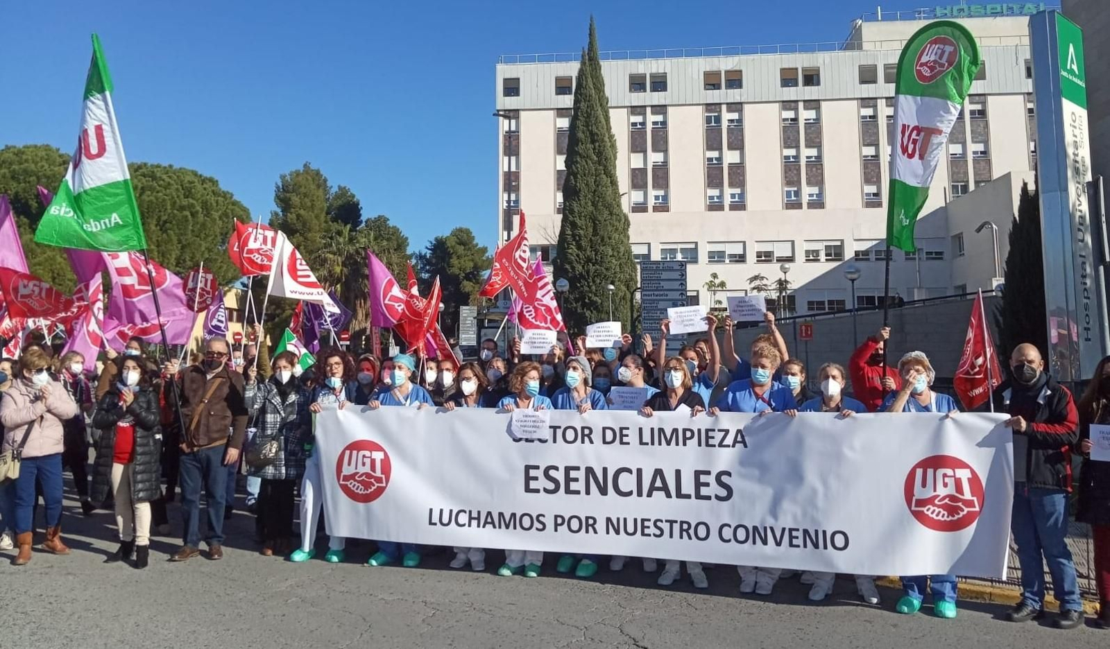 Los manifestantes, en las puertas de Reina Sofía.