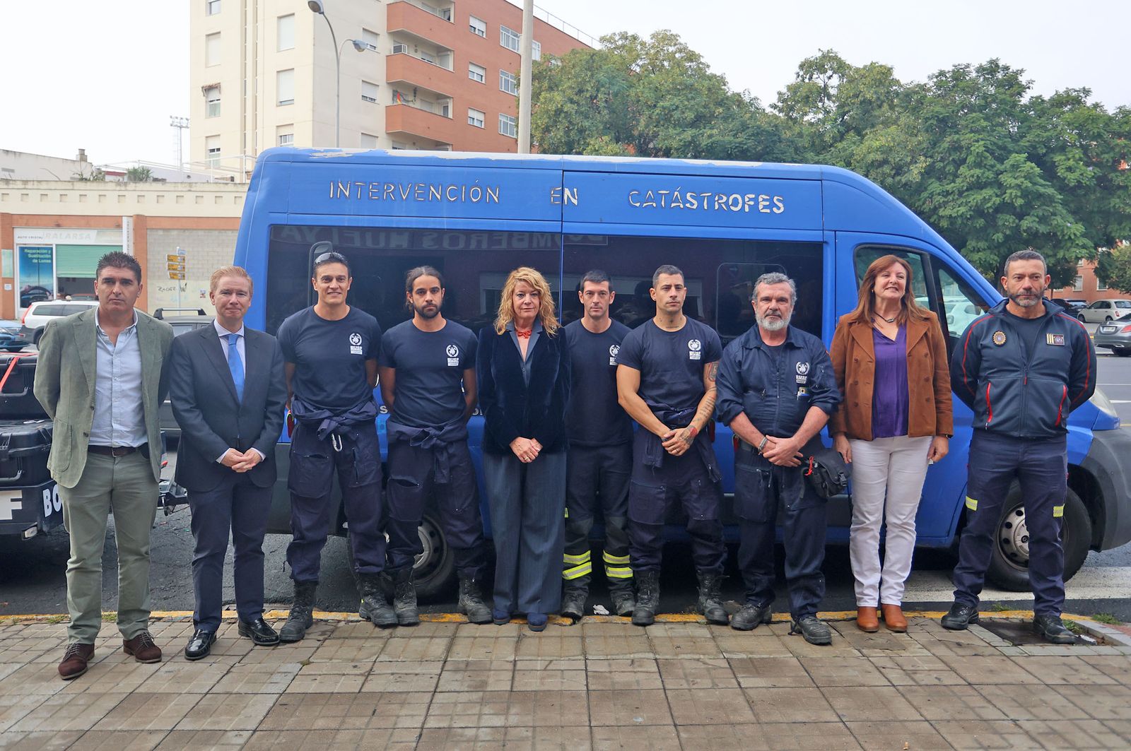 Imágenes de la partida de los bomberos de BUSF Huelva hacia Valencia