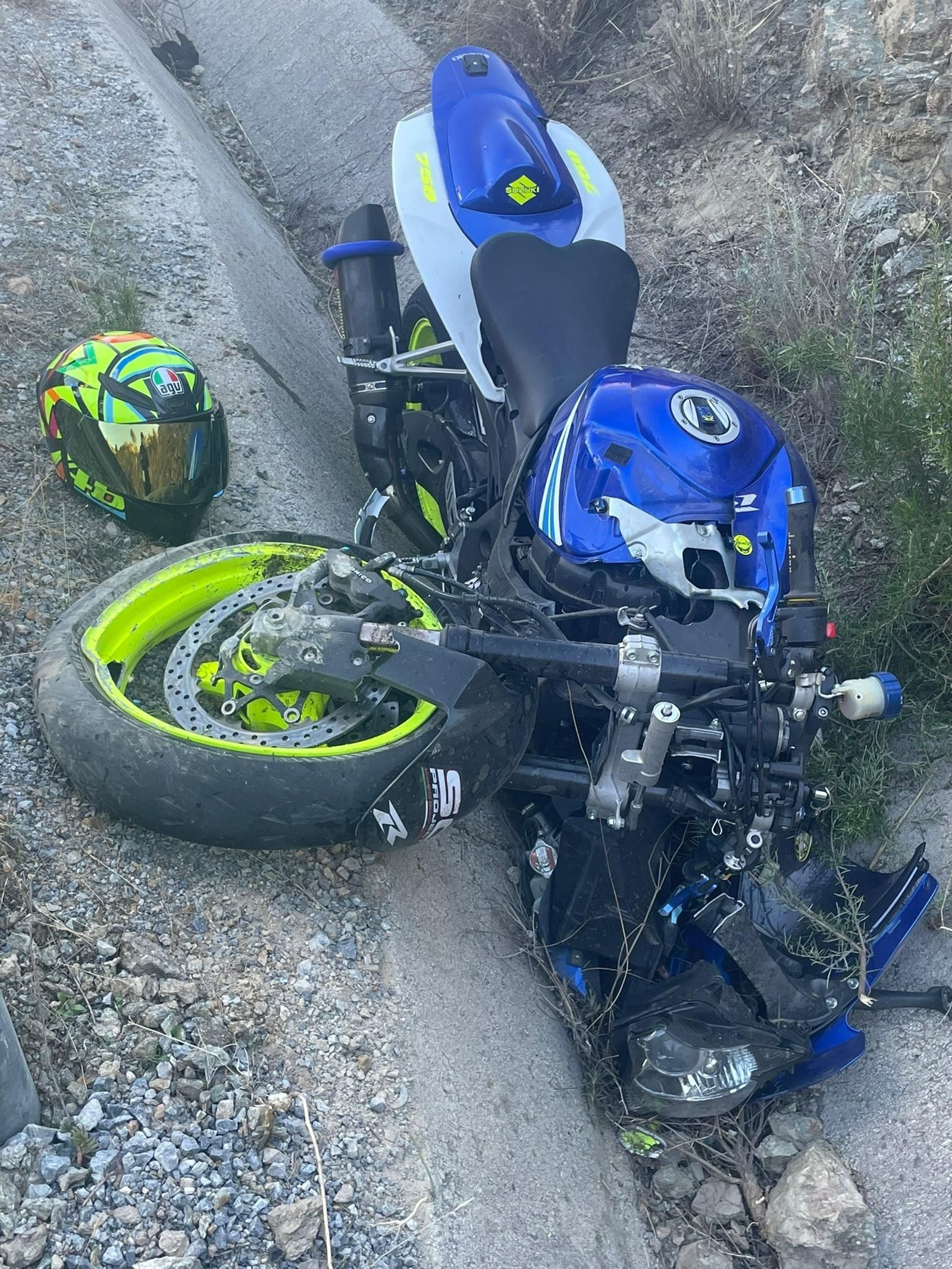 Estado en el que quedó la motocicleta accidentada en Albanchez