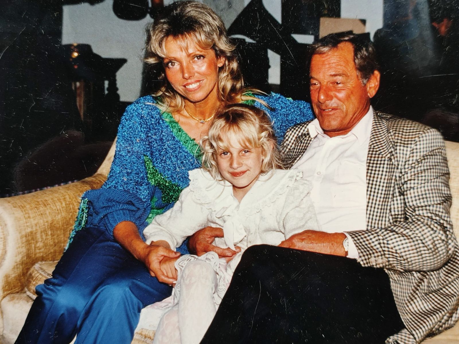 Carl Schell y Stella Mooney y Caroline.