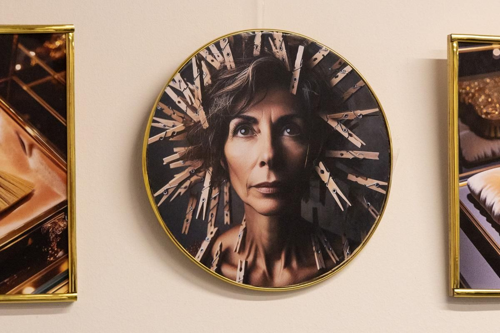 La Inteligencia Artificial, una heramienta clave para interactuar con la exposición 'Martirios Domésticos' de Esther Gámez La Inteligencia Artificial, una heramienta clave para interactuar con la exposición 'Martirios Domésticos' de Esther Gámez