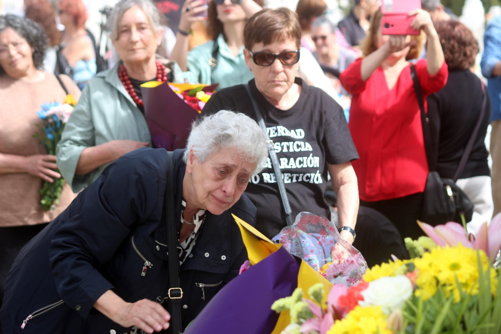 Entierro de los cuerpos de represaliados localizados en la fosa comun del cementerio de Puerto Real