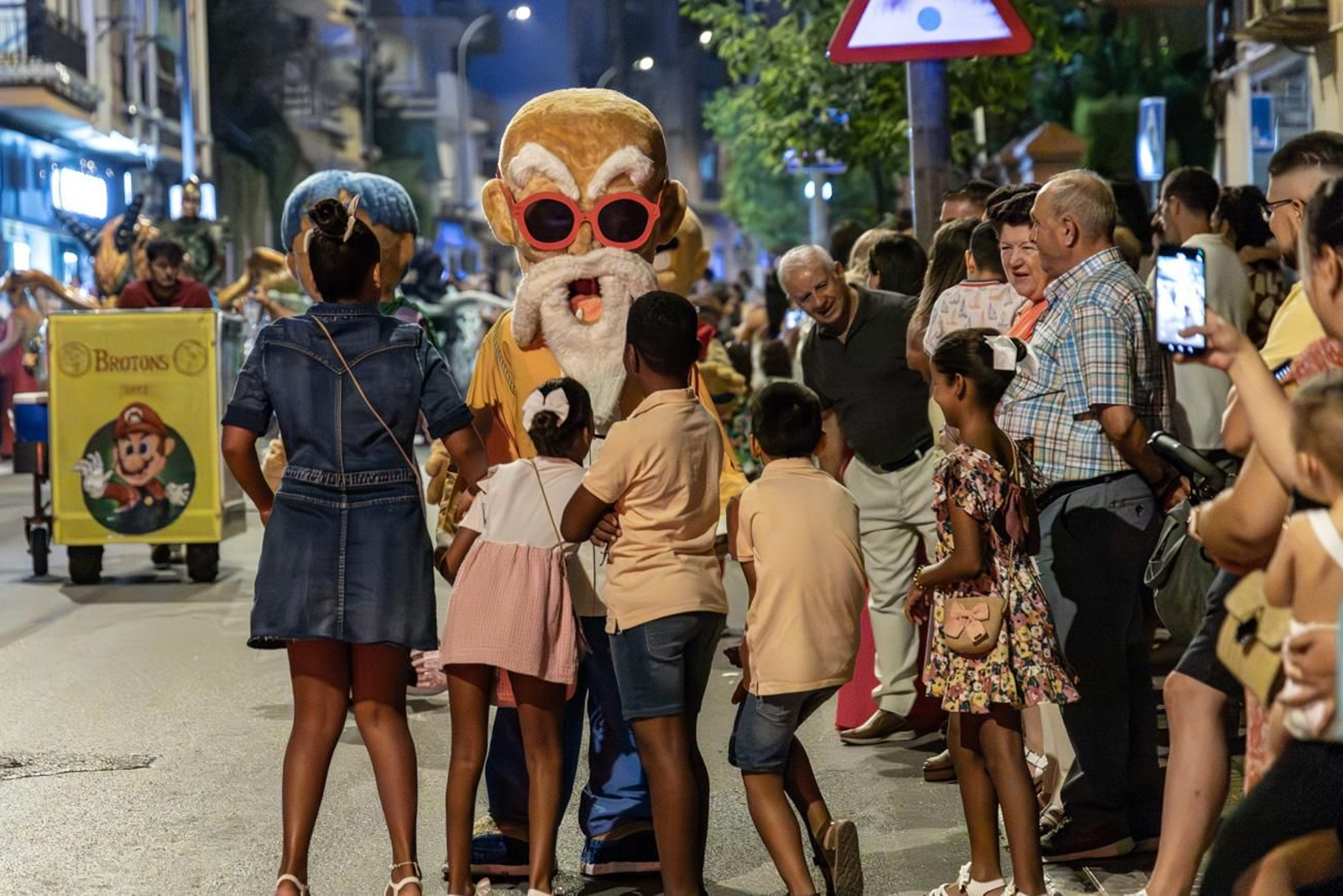 Pasacalles inaugural, fuegos artificiales e iluminación de la portada de feria y del recinto ferial de la Feria de San Bartolomé en Martos