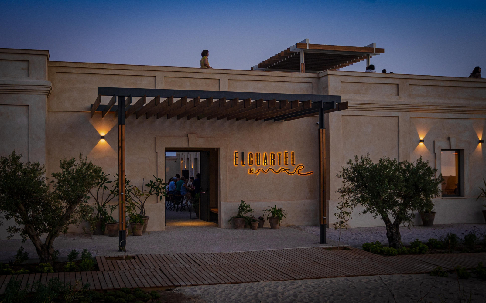 Entrada a El Cuartel del Mar, en la Loma del Puerco.