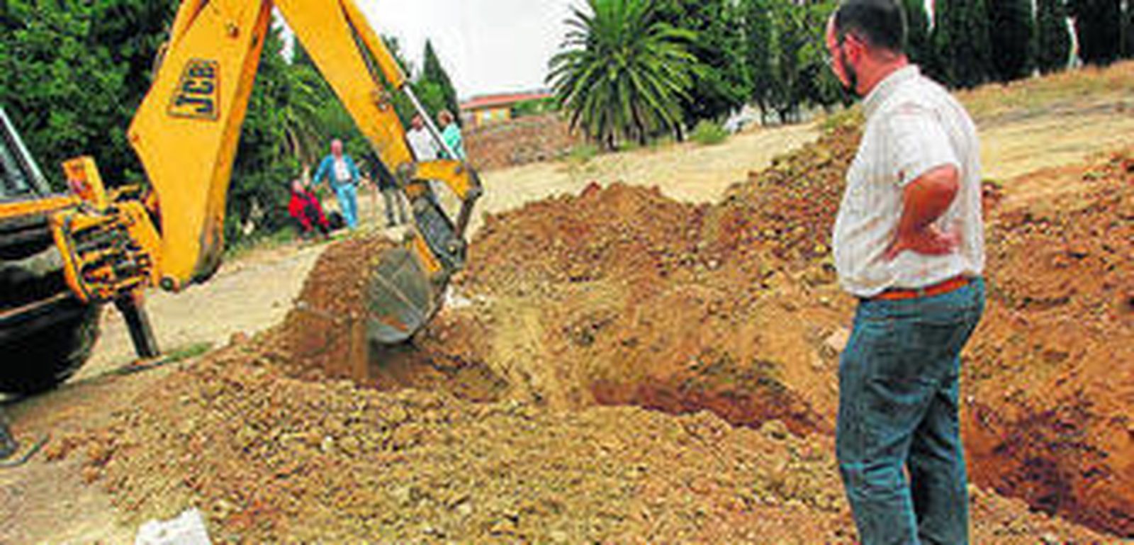 Los trabajos en la fosa.