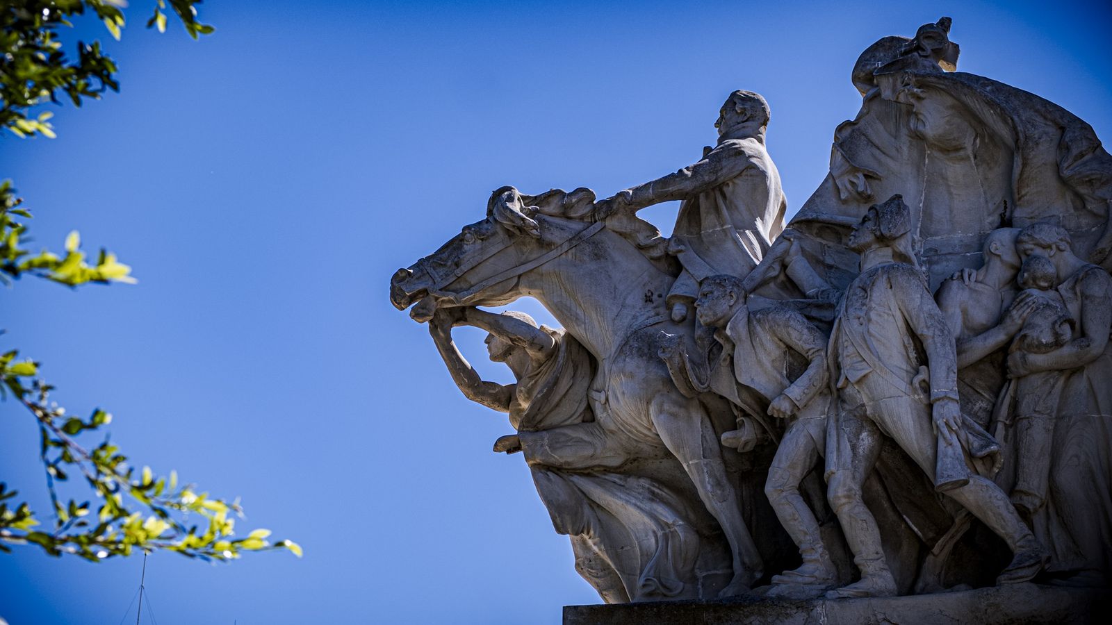 Monumento a la Constitución de 1812 en la Plaza de España.