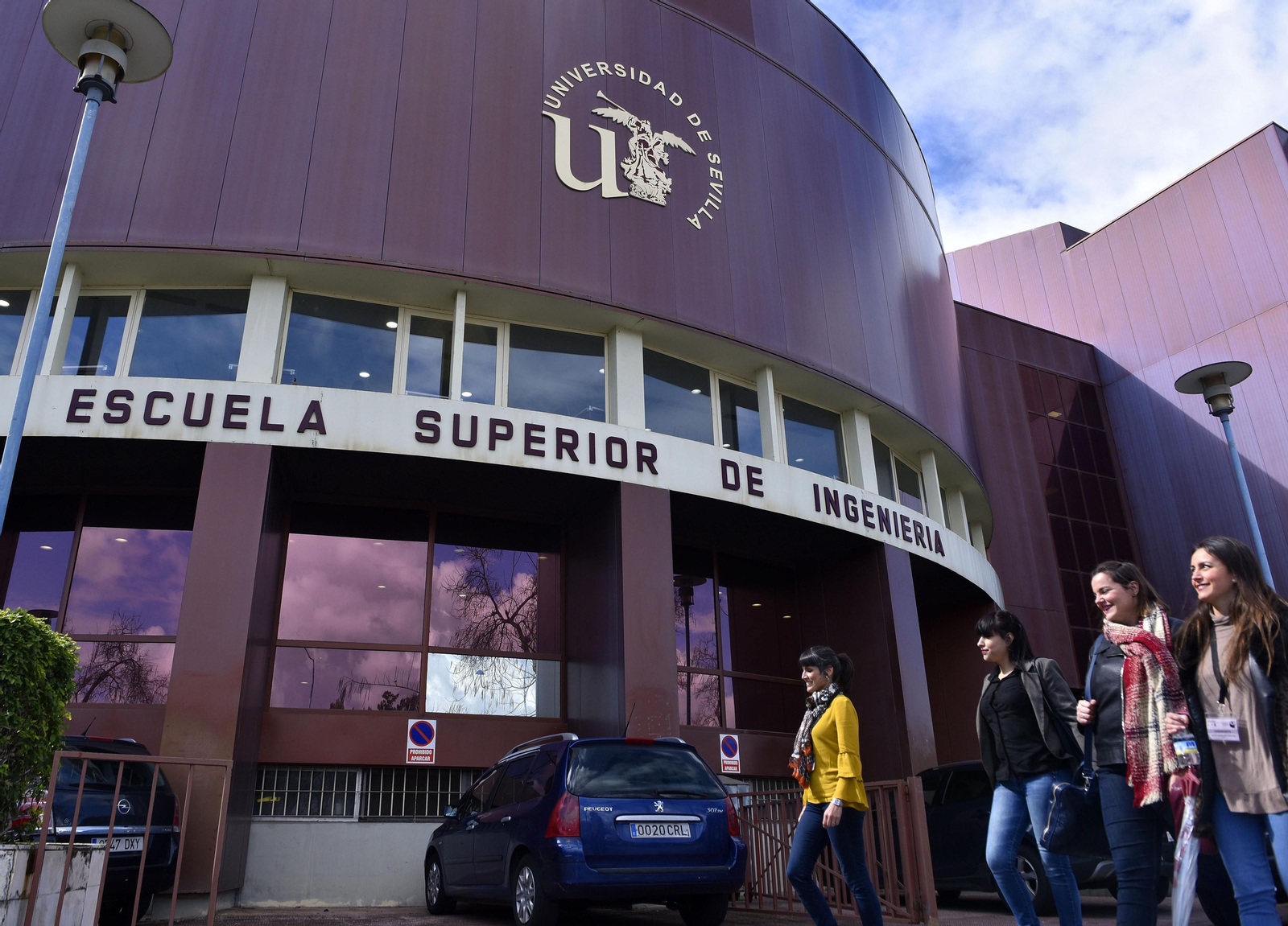 Escuela Superior de Ingeniería, en el campus universitario de la Cartuja.