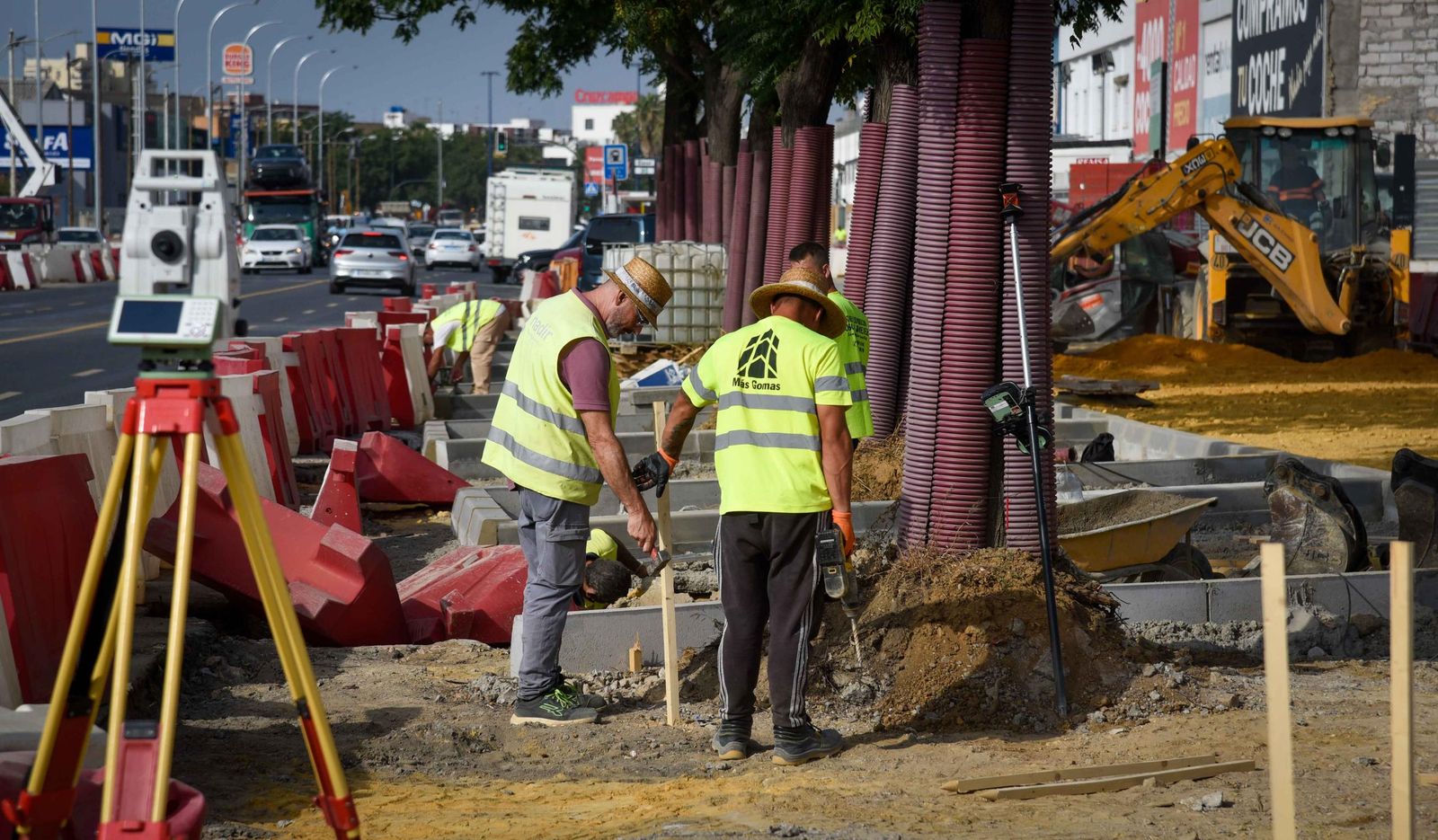 Fotografías de las obras en Sevilla Este por el tranvibús