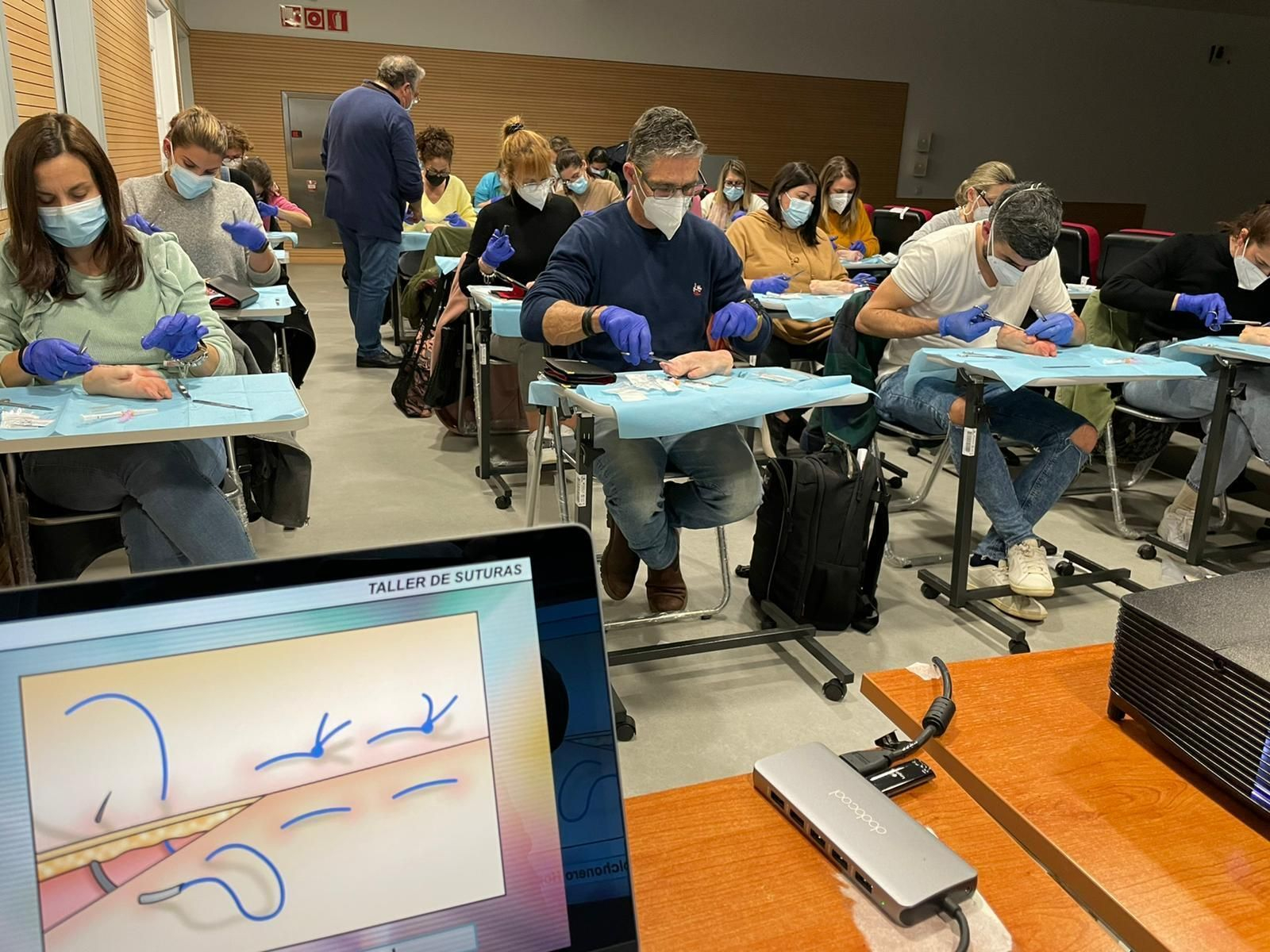 El curso de cirugía menor en La Línea.