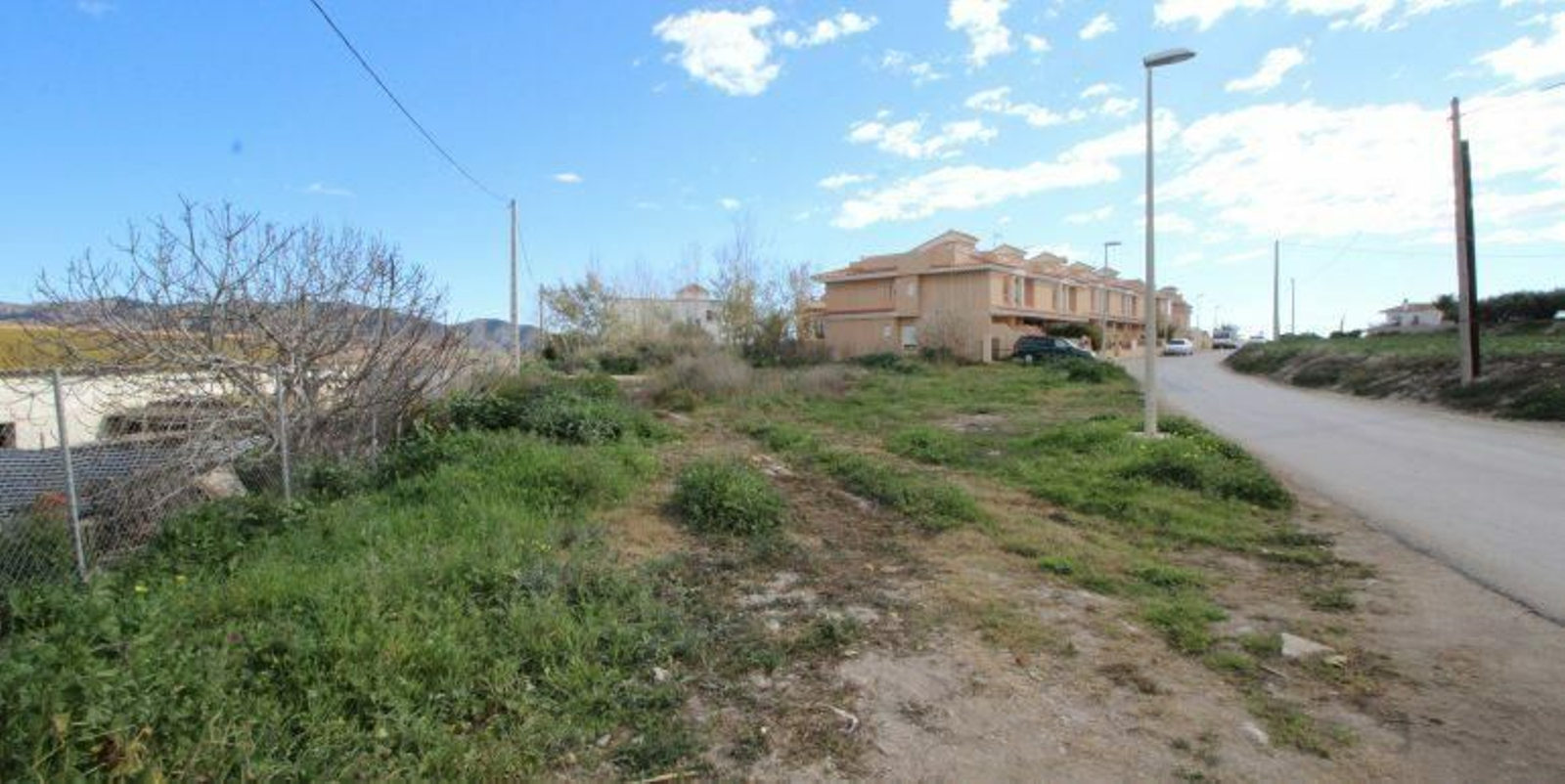 Fallece aplastado por un árbol un trabajador de las obras del AVE en Cuevas