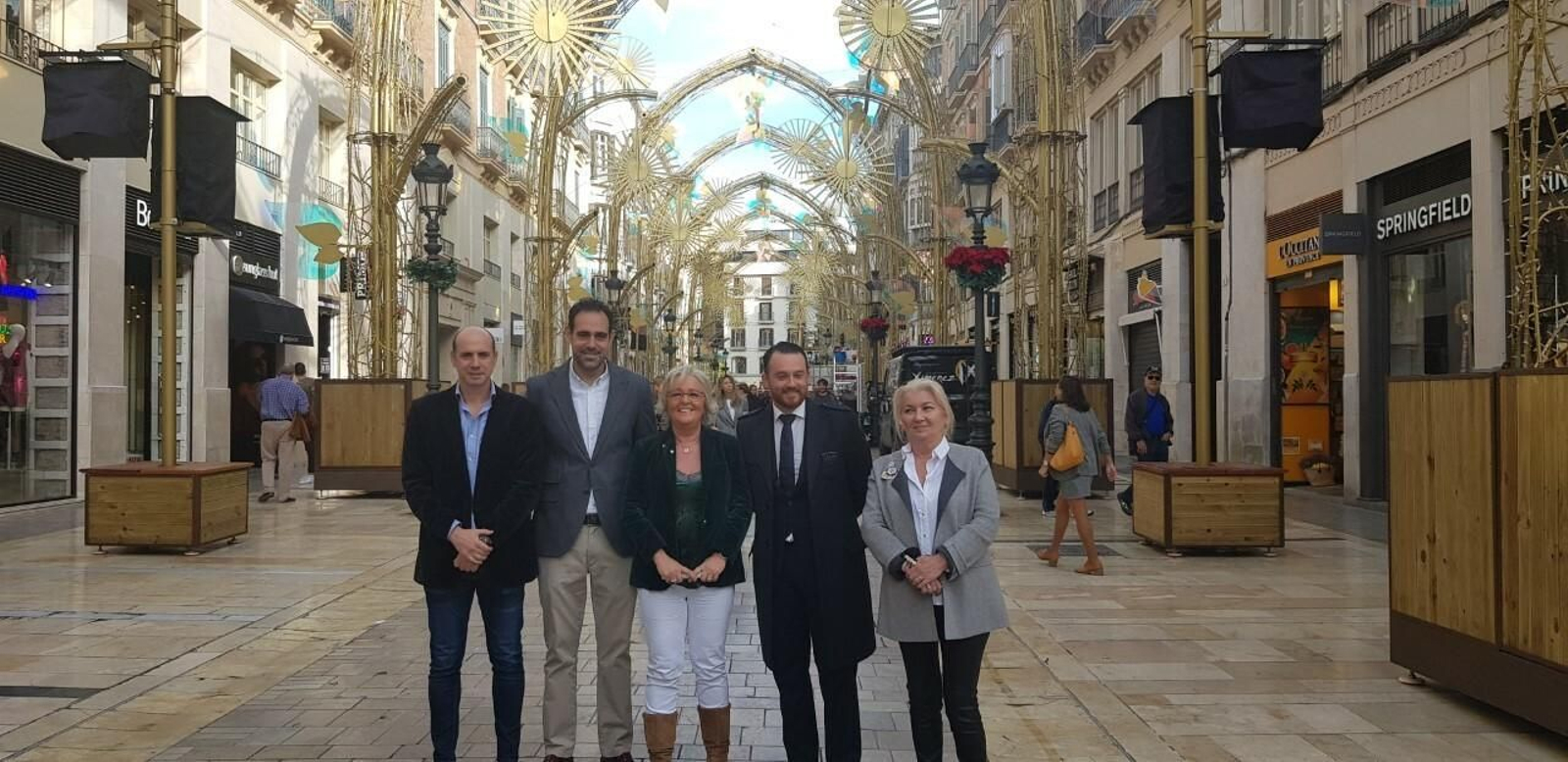 La concejala de Servicios Operativos, Teresa Porras, presenta las novedades del alumbrado de Navidad