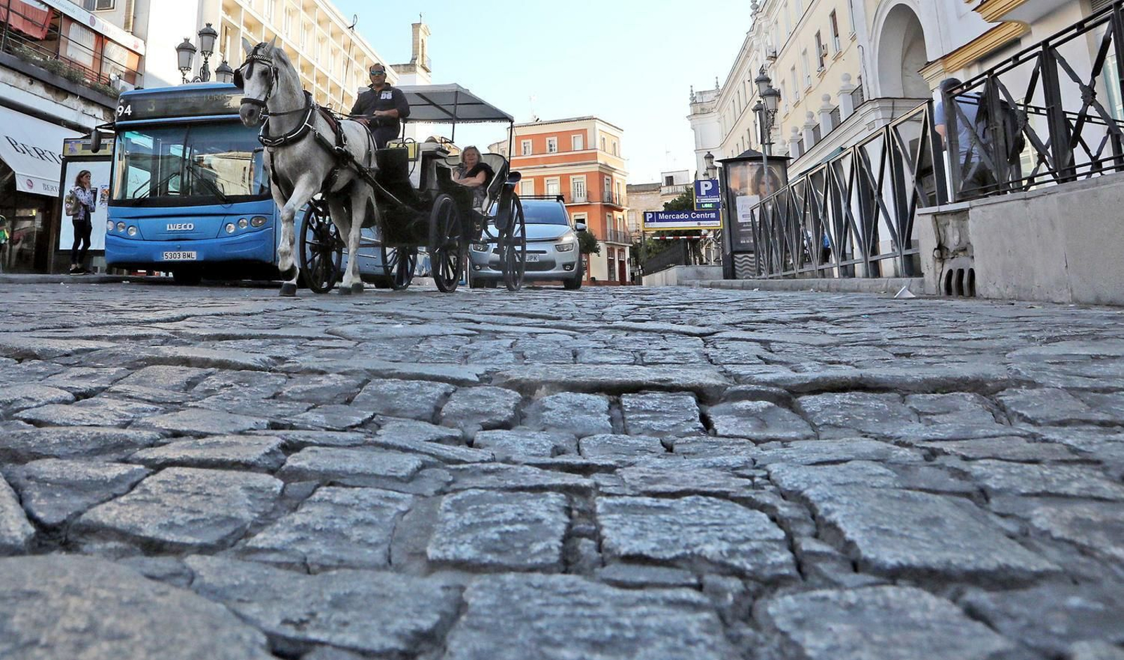 Imagen del adoquinado de la plaza Esteve, una de las vías cuyo pavimento se renovará. Imagen del adoquinado de la plaza Esteve, una de las vías cuyo pavimento se renovará.