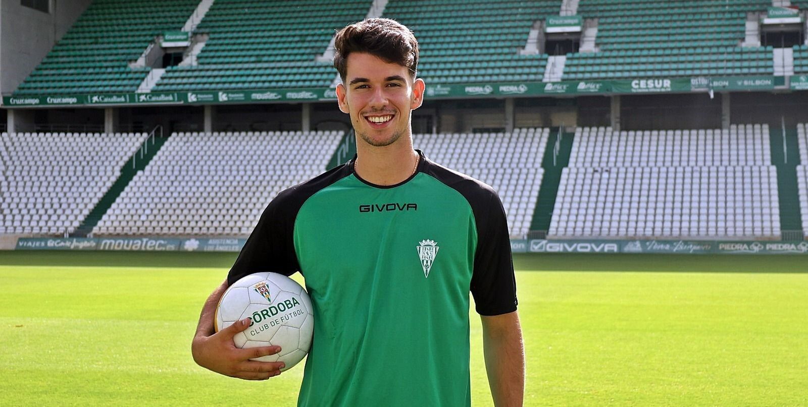 Santi Prado luce los colores del Córdoba CF en El Arcángel.