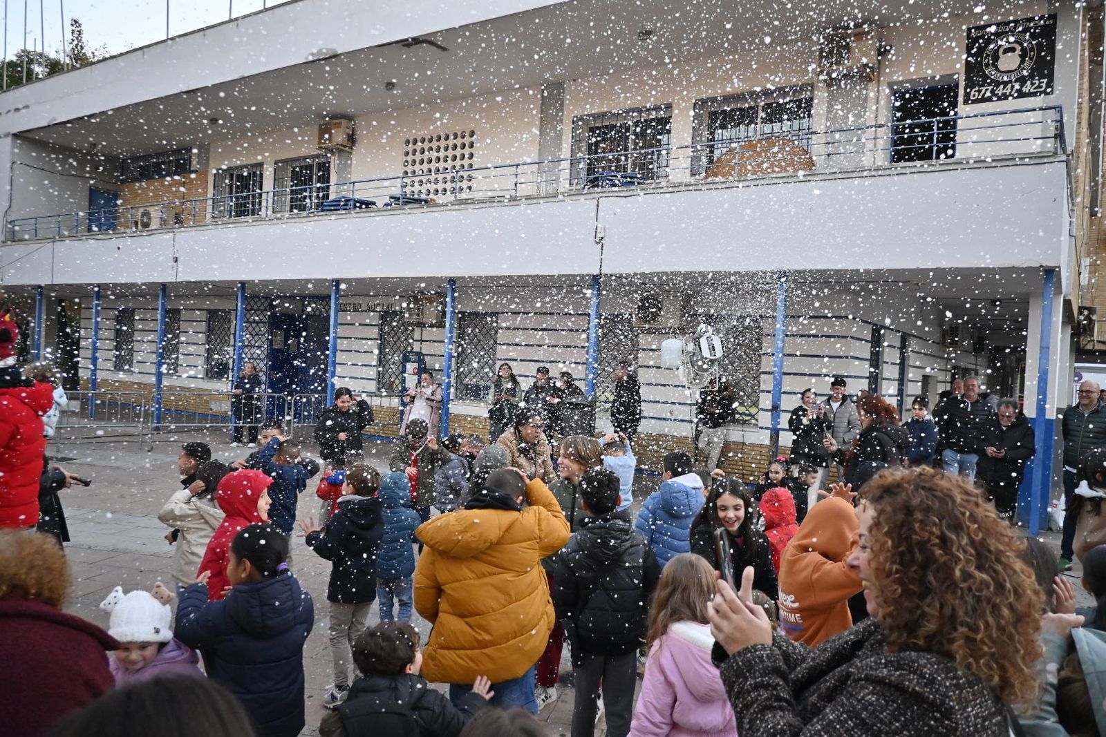 Las mejores fotografías de la nevada en el barrio de La Hispanidad